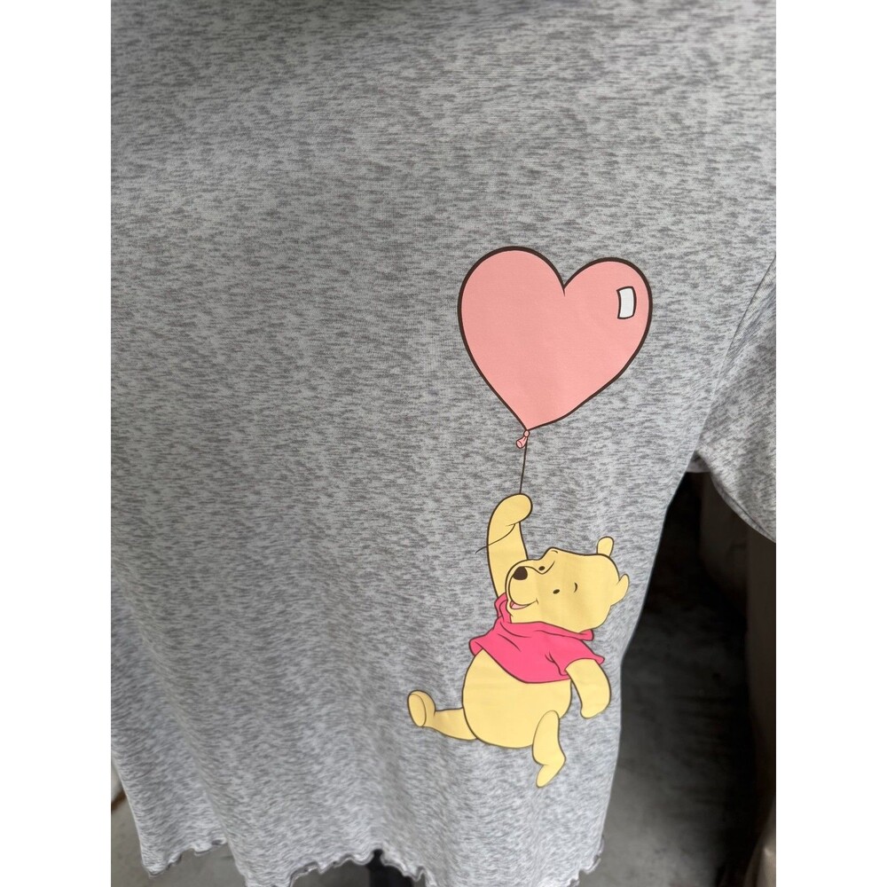 Disney Stores Winnie-the-Pooh XXL Valentine Heart Balloon Loose Fit  Cool Comfy